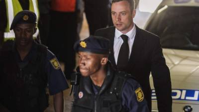 Oscar Pistorius fue condenado a 5 años de cárcel por matar a su novia la modelo rusa Reeva Steenkamp.