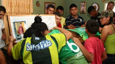 Familiares y amigos portaron la camiseta numero 58 del equipo Marathón como recuerdo pues era la camiseta que usaba José Orlando García Sánchez en su equipo.