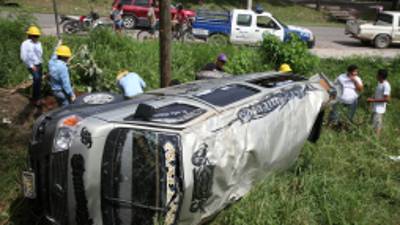 El accidente en el que perdió la vida la joven madre ocurrió el domingo en la mañana en Villanueva. Viajaba con sus hijos y esposo.