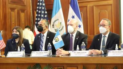Autoridades de la UTH, Texas Tech University y la Universidad de San Carlos de Guatemala.