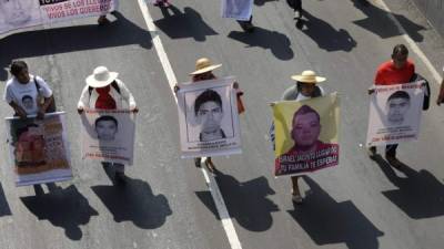 Los familiares de los normalistas desaparecidos encabezaron las manifestaciones en la capital mexicana.