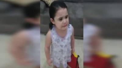 El video de la niña es viral. Foto tomada de YouTube.