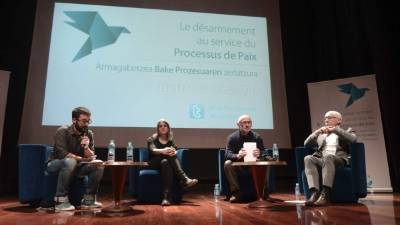 (L-R) Moderator Eneko Gorri, Bake Bidea (The Path of Peace) movement spokesperson Anaiz Funosas, Former president of the Euskal Herriko Laborantza Ganbara (EHLG - Chamber of Agriculture for the Basque Region) Michel Berhocoirigoin and Bayonne's mayor and president of the Public Establishment of Intercommunal Cooperation (EPCI) for the Basque region Jean-rene Etchagaray take part in a panel discussion during a conference entitled 'Disarmament in the Service of the Peace Process' for the Basque region, on March 18, 2017 in Biarritz, southwest France. The Basque separatist group ETA, which has waged a decades-long campaign for independence, plans to fully lay down its weapons by April 8, the head of the regional Basque government, Inigo Urkullu, said March 17. He asked French and Spanish governments to help facilitate talks with the group, which has said it will give up its arms for amnesties or improved jail terms for imprisoned members. / AFP PHOTO / IROZ GAIZKA