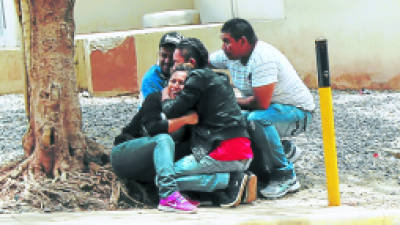 Parientes de Edwin David López (14) se mostraron consternados por el crimen.