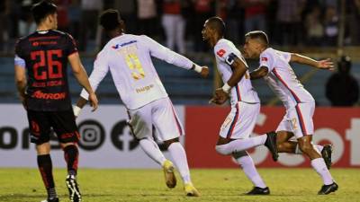 Bengtson y Benguché fueron figuras en el juego de ida donde Olimpia goleó 4-1 al Atlas de México.