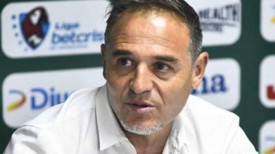 ‘La Tota’ Medina en conferencia de prensa tras su primer triunfo en el Clausura 2024 ante los Lobos de la UPNFM.