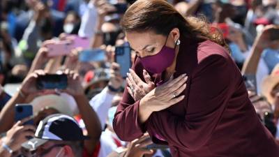 Xiomara Castro, presidenta de Honduras, lamentó la muerte de 12 personas en una estampida humana en el Estadio Cuscatlán, de El Salvador.