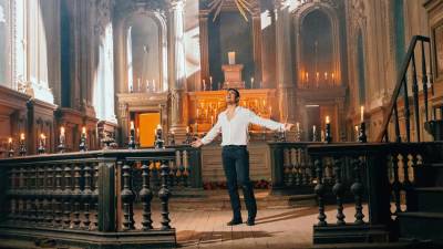 Fotografíacortesía de Sony Music del cantante mexicano Carlos Rivera, posando durante una sesión fotográfica en la Ciudad de México (México).