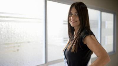 La nueva Miss Universo Buenos Aires 2024, Alejandra Rodríguez, posa para una fotografía en La Plata, provincia de Buenos Aires, Argentina, el 24 de abril de 2024.