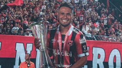 El hondureño Alex López llegó desde el 2018 al Alajuelense de Costa Rica y en el 2021 se le venció su contrato, pero su buen rendimiento llevó a la directiva a ampliar su vínculo por tres años más.