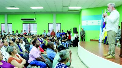 <b>Centenares de estudiantes han culminado las carreras en estos institutos.</b>