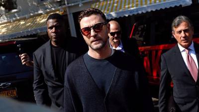 “Aunque hayan bebido una vez, no se pongan al volante de un coche. Hay tantas alternativas. Llamen a un amigo, tomen un Uber. Hay muchas aplicaciones de viajes. Espero que quienquiera que me vea, pueda aprender de un error que, ciertamente, he cometido”, dijo Timberlake a la prensa a la salida de la corte.