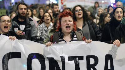 Grupos de mujeres participan en una manifestación con motivo del 25N, Día Internacional de la Eliminación de la Violencia contra la Mujer.