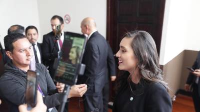 Los diputados de oposición Aldo Dávila, del partido Winaq, y Karina Paz, del partido Vos y reelegida en el cargo, recriminaron que no avanza el proceso para darles posesión a los diputados elegidos en los comicios de junio de 2023, mientras se piden nuevos requisitos que no están en la ley.