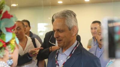 Reinaldo Rueda ante los medios de comunicación en su llegada a Honduras.