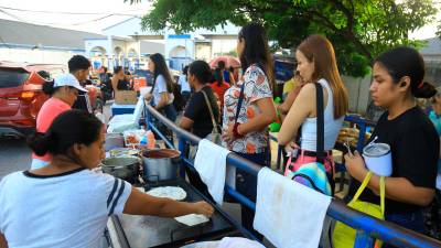 <b><span class=mln_uppercase_mln>economía.</span></b> Miles de pequeños negocios subsisten alrededor de la maquila. <span class=mln_uppercase_mln>Foto: Melvin Cubas</span>