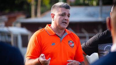 Diego Vázquez fue anunciado por el Puntarenas de Costa Rica como su nuevo técnico el 4 de agosto y su debut en el banquillo tuvo que esperar hasta el 9 de septiembre.