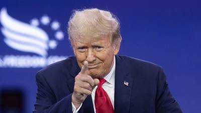 El magnate busca obtener una millonaria indemnización de la ex periodista estadounidense.