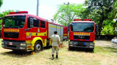 <b>Los bomberos dicen que tienen las unidades contra incendios en mal estado y no pueden contratar personal por falta de fondos, pero no los recibieron.</b>