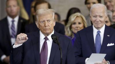 El mandatario estadounidense anunció sus primeras medidas migratorias este lunes.