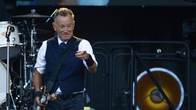 Imagen de archivo del cantante, guitarrista y compositor estadounidense Bruce Springsteen en un concierto en España de su gira 2024 World Tour.