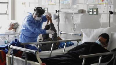Pacientes se recuperan de la covid-19 en un hospital, en Lima (Perú), en una fotografía de archivo.