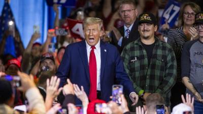 Trump promete deportar a millones de inmigrantes indocumentados si regresa a la Casa Blanca.