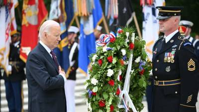 El presidente de los Estados Unidos, Joe Biden conmemora a los militares estadounidense que murieron en servicio al país.