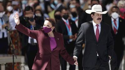 Castro y Zelaya en la toma de posesión presidencial.