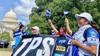 Inmigrantes centroamericanos se manifiestan para pedir un beneficio migratorio a ciudadanos de Guatemala, Honduras, Nicaragua y El Salvador que viven en Estados Unidos en Washington (EE.UU.). Imagen de archivo.