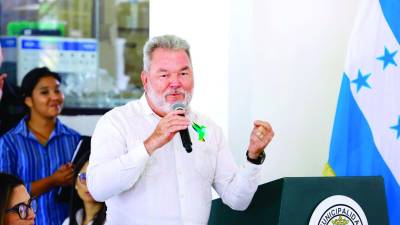 El alcalde Roberto Contreras habla sobre las concesiones.