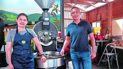 Nancy Hernández y su esposo Arturo Bautista. Fotos: Héctor Edú y Cortesía.