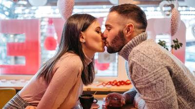 Cualquier tipo de beso con las personas que estima le causan bienestar a su cuerpo