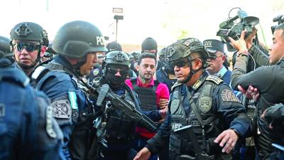 Jorge Luis Aguilar fue capturado a eso de las 7:00 am en la colonia Los Alpes mediante el despliegue de un fuerte contingente de tres fuerzas policiales.