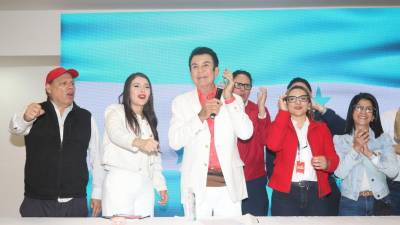 Las elecciones generales de Honduras marcan un ajustado pulso entre los dos candidatos principales conservadores, Nasry Tito Asfura, del Partido Nacional, y Salvador Nasralla, del Partido Liberal, con un empate técnico tras escrutado más del 50 % de las actas.