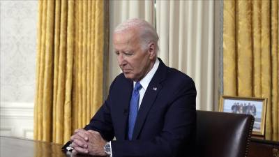 Biden leyó un discurso de 11 minutos en un teleprompter y luego se retiró del salón oval con su familia.