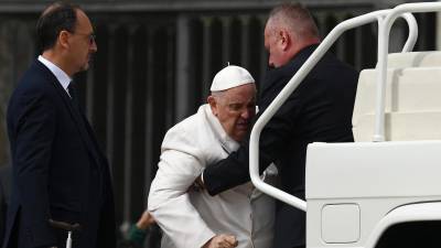 El papa fue ingresado en el hospital Gemelli de Roma para controles médicos programados.