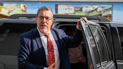 El candidato Bernardo Arévalo afirma que “los corruptos” buscan evitar su participación en la segunda vuelta electoral.