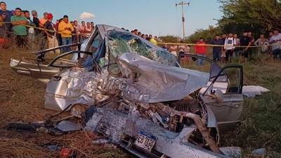 El vehículo turismo quedó destruido.