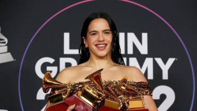 El año pasado, la cantante española Rosalía reinó en los Grammy Latinos con cuatro premios, entre ellos, el de Mejor Álbum del Año por ‘Motomami’.