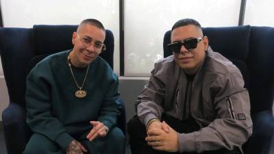El dúo puertorriqueño de reguetón Baby Rasta y Gringo posan para EFE durante una entrevista realizada en San Juan (Puerto Rico).