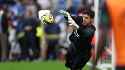 Thibaut Courtois durante el calentamiento previo al Real Madrid vs Celta de Vigo.
