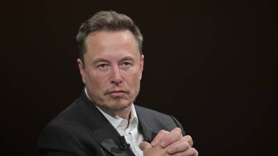 Musk vuelve al primer lugar de los hombres más ricos por el repunte de las acciones de Tesla.