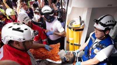 Un superviviente de los terremotos en Venezuela fue rescatado la mañana de este jueves, tras pasar ocho días bajo los escombros de un edificio en el estado de La Guaira, en el norte del país y aledaño a Caracas, y después de una operación de salvamento de casi 72 horas.