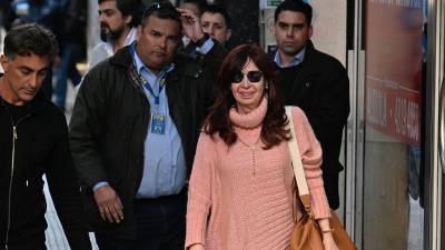 La Fiscalía argentina pidió 12 años de prisión para la expresidenta Cristina Kirchner acusada de corrupción.