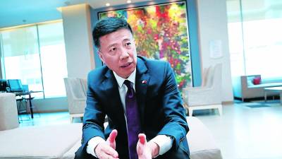 La presidenta Xiomara Castro viajó a China con cinco funcionarios de su gabinete y se espera que este día ya tenga las primeras reuniones.