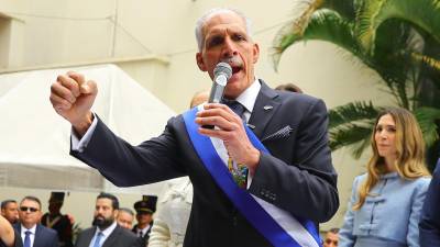 Nasry Asfura asumió este martes 27 de enero de 2026 como nuevo presidente de Honduras, durante la ceremonia de investidura realizada a las 9:00 de la mañana en el hemiciclo del Congreso Nacional. El acto estuvo marcado por varios momentos emotivos, entre ellos la presencia de sus hijas, quienes acapararon miradas durante el evento; así lucieron.