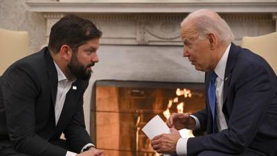 El presidente Joe Biden junto a Gabriel Boric en la Casa Blanca.