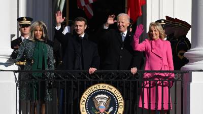 Biden y su esposa, Jill, recibieron al presidente francés, Emmanuel Macron, y a la primera dama Brigitte en la Casa Blanca.