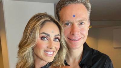 Anahí en una foto de archivo con su esposo, Manuel Velasco Coello.